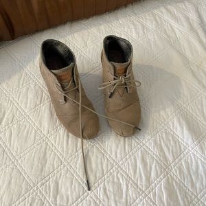 Tom’s Booties